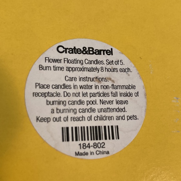 Crate&Barrel flower floating candles New in box - Picture 16 of 16